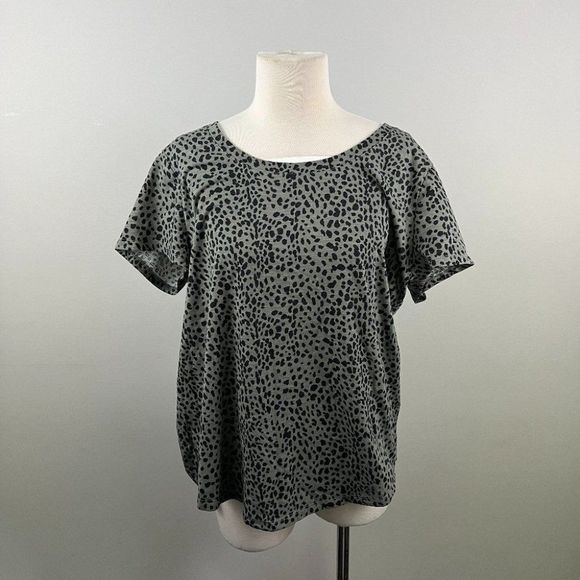 NWT VINCE CAMUTO Grey Green Crew Neck Animal Print Scoop Neck Tee (L) - Picture 2 of 8